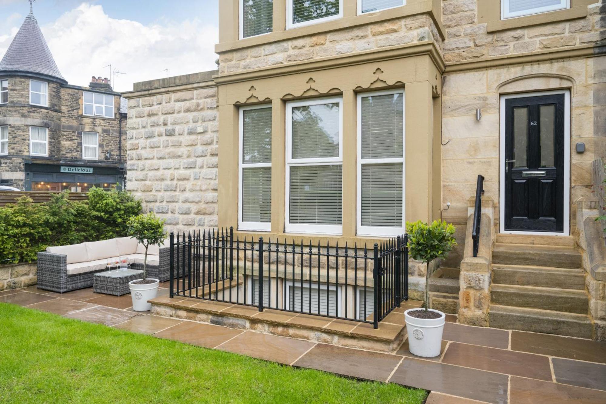 Sixtytwo By Harrogate Serviced Apartments Exterior photo