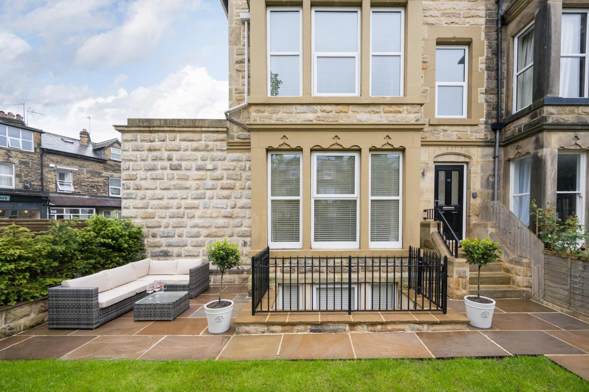 Sixtytwo By Harrogate Serviced Apartments Exterior photo